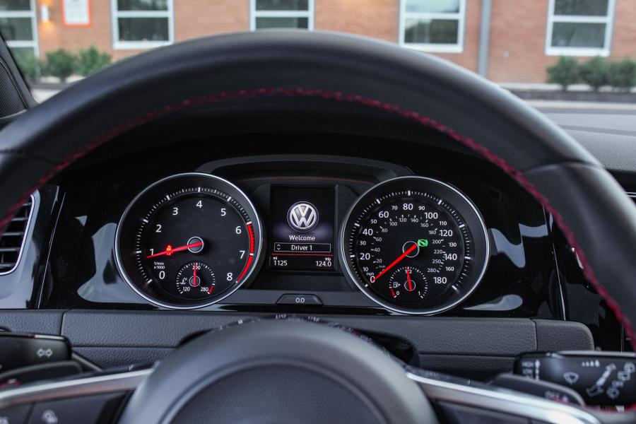 Панель приборов Volkswagen Golf GTI 5-Door (Typ 5G) 2017 года  (NA) (фото 22 из 41)